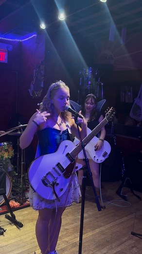 SING ALONG WITH ME AND RUBY AT MIDNIGHT CUZ FUZZY FEELING WILL BE OUTTTTTTT #livemusicboston #newmusic #independentartist #indierock | Anika Sky