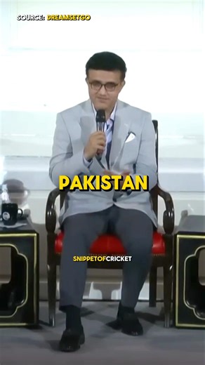 How Sourav Ganguly scored a century with Moin Khan's bat. #souravganguly #cricketlover