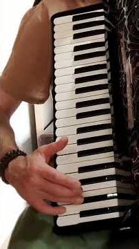 Aprenda Acordeão: Escala de Sol e Teclado Desvendados! #shorts