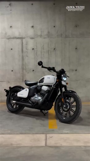 Post Diwali blues? Not when you’re cruising on the #Jawa42Bobber CC - @super.moto.adrenaline [Jawa 42 Bobber, Jawa Motorcycles] | Jawa Motorcycles