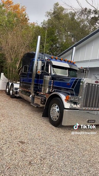 Ultimate Peterbilt 379X: A Caterpillar-Powered Showstopper