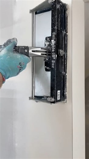 Smooth as silk 👏 Repost: drywallshorty Who uses a 14” box? This was final skim for smooth wall - we usually run then by hand to make sure it’s perfect but the box speeds up the process and looks 👌 #nortonabrasives #constructionlife #drywall #drywallnation #drywalllife #drywaller #drywalling #drywallfinisher #renovation #construction | Norton Abrasives