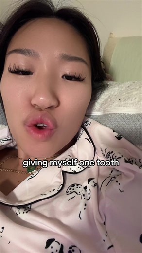 help why is my lip twitching n moving weird???? am i doing it right 😃😃😃😃😃😃😃😃