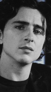 BLEU DE CHANEL. ACCIÓN. En el vídeo dirigido por Martin Scorsese, Timothée Chalamet muestra sus verdaderos colores en su interpretación del hombre BLEU DE CHANEL. El perfume de un hombre que elige su camino. #BleuDeCHANEL #CHANELFragrance | CHANEL