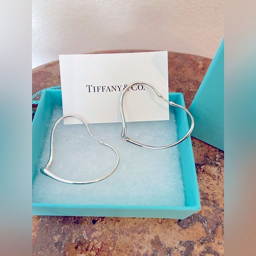 ✨Tiffany & Co Authentic Elsa Peretti Sterling Silver heart hoop earrings ✨
