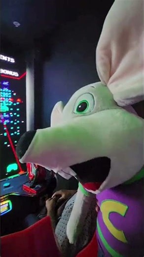 chuck e cheese space invader