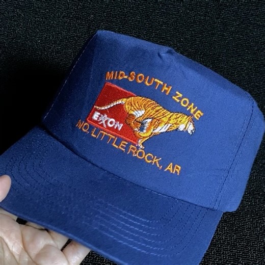 You wanna jump me in the pack on Instagram: "Ratpack Retro Vibes Alert! VINTAGE SNAP HAT - EXXON TIGER OIL-LITTLE ROCK *LIKE NEW *by YOUNGAN COLOR: NAVY CONDITION: 9,9/10 SIZE: One Size Fits All Rocking the best vibes at a killer price! 💥 PRICE: 245,000 | 25$ USD (Nett price, excludes shipping) Whatsapp: Tokopedia: Available by request via WhatsApp (NO COD + 10k Admin Fee) First Pay, First Get – Snag it before it’s gone! #ratpackstock #vintagestyle #vintage"