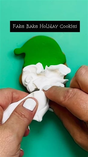 Side Hustle Crafter on Instagram: "Fake bake cookies using air dry foam clay, glue and glitter. See profile for full tutorial. #diydecor #holidaydecor #fakebake #santacookies"