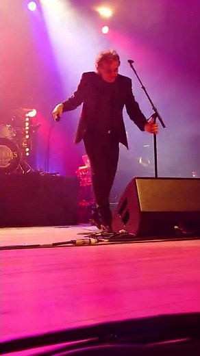 Long Cool Woman in Black Dress - The Hollies - Birmingham Symphony Hall - May 22 2022