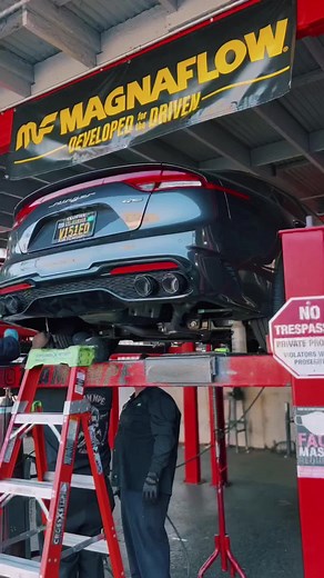 Custom Flowmaster Exhaust with Carbon Fiber Tips for Kia Stinger