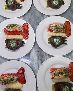 That's one delicious-looking surf and turf dinner 🦞🥩 | FOODbible