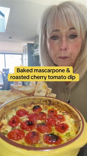 This baked mascarpone dip with olive oil and roasted tomatoes is so simple but tastes like something from a restaurant #easyrecipes #dip #partyfood #cheese #picnic