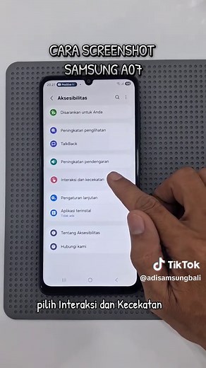 Ada banyak cara untuk foto layar atau screenshot di Samsung 1. Menggunakan button Menu Asisten 2. Tekan bersamaan button Volume - dengan Power 3. Quick Panel 4. Ketuk bagian belakang handphone 2x Teman teman udah oada tahu belum cara screenshot Samsung yang sangat mudah #samsung #samsungindonesia #samsunggalaxy #samsunga07 #denpasar