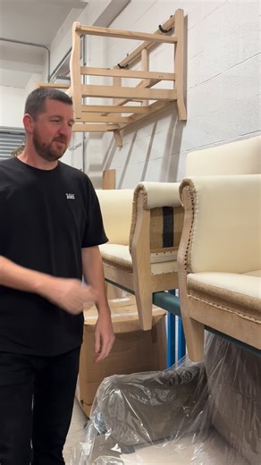 13K views · 790 reactions | A traditional rolled edge the old fashioned way. No shortcuts, just skill and patience 瑱 淋 #upholstery #traditionalupholstery #craftsman #craftsmanship #workshop #watchme #learn #tips #knowledge #furniture #furnituredesign #natural #traditional #artisan #madebyhand #sustainability #durability #interiordesign #interiors #bespoke #bespokefurniture #howto #behindthescenes #englishhome #home #homedecor #design #homedesign | Franklin & Hare | Facebook