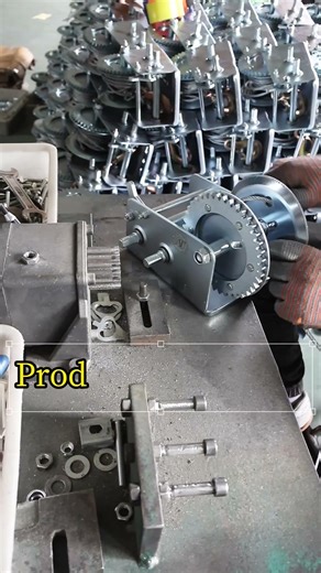 Hand-cranked winch in production and assembly.#hand #winch #tools #hardwaretools #factory