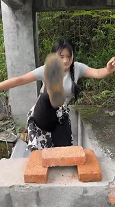 Now I am convinced that there’s a trick to breaking bricks ✋🏻 🧱 | Karate Techniques