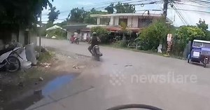 Cảnh sát lái xe máy đuổi theo người vi phạm giao thông như phim hành động