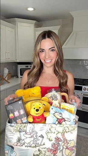 MAKING A WINNIE THE POOH GIFT BASKET 🍯