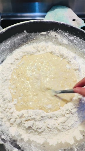 Making my loves some homemade conchas for tonight perfect weather since it’s cold in Texas. #fyp #pandedulce #conchas