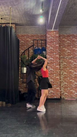 Yaashvi Shah | Skater Girl on Instagram: "What a fun dance workshop with @as_if_0003 💜 Chamka hai kismat ka taara 🌟 @dancersofindiastudio @natyasocial . . . #happywhendancing [ dance , Bollywood, naach, duo ]"