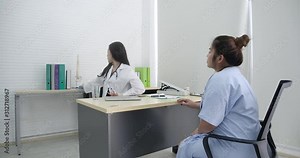 The female doctor examined the overweight woman patients with abdominal pain and swollen knees with care. Until the patient finally returned home happily.