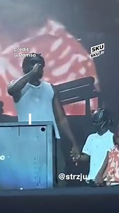 Damso fait monter son fils sur scène ! | Skusku