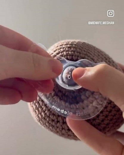 How to use a nipple shield… #midwifemeghan #breastfeedingtips #breastfeeding #breastfeedingsupport
