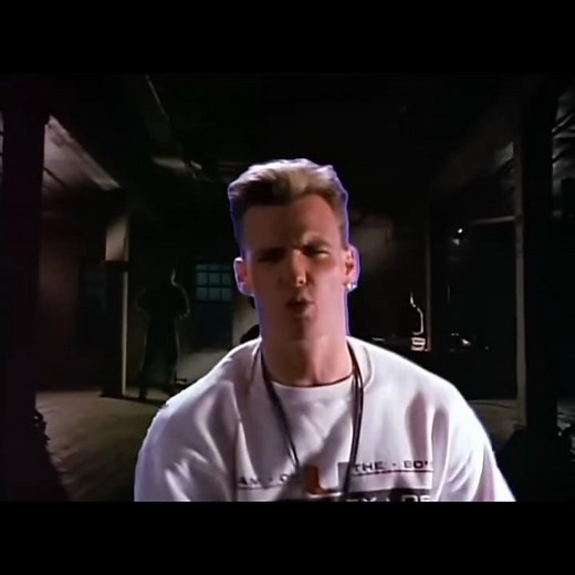 UNDER PRESSURE (1981) / QUEEN (LIVE AT WEMBLEY STADIUM 1986) ft. ICE ICE BABY / VANILLA ICE (1990)