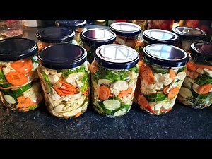 Murături asortate - salată „giardiniera” de Arad, cu castraveți, conopidă, morcovi | Savori Urbane