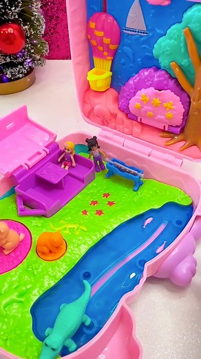 Polly Pocket is having a BBQ 🍗#pollypocket #pretendplay #dolls #minidolls #miniworld #dollshouse | Viveez Mini World