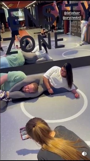 Gym Headscissor Challenge - Daria Shuer