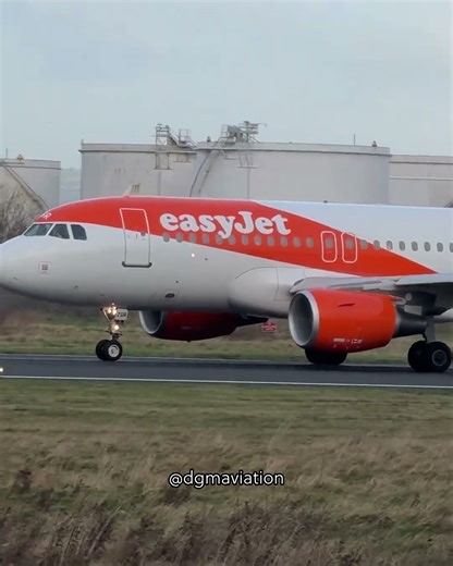(Take Off) easyJet (G-EZGR) : Airbus A319-111 : Belfast City Airport (BHD) : 10th December 2025