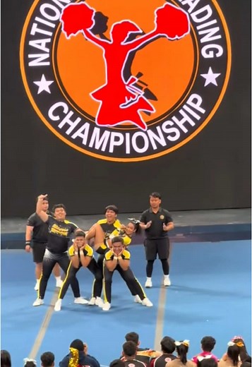 Ano ba tong mga pinaggagawa ko? 😅 #cheerleader #cheerleading #baskettoss @kimlalas 💚🎀