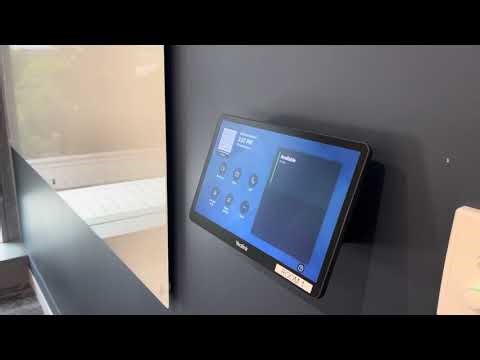 AV King demo of Yealink MVC860 Teams Room - how to wake from sleep-mode.