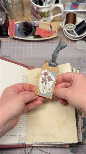 Make a hidden paperclip that looks like a mini bookmark! #hiddenpaperclips #junkjournal #bookpage #papercrafting #ephemera | The Trillium Creative