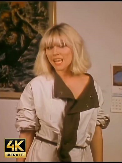 “Ride the Wave Back to 1980: Blondie’s No.1 Hit The Tide Is High”