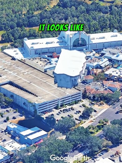 Would You Dare to Step Inside This Upside-Down House at WonderWorks? #WonderWorks #USAAttractions #CrazyHouse #FamilyFun #TravelUSA #FunInAmerica