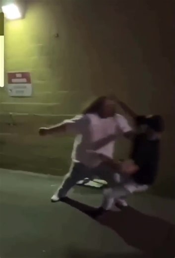 Big Guy Shit Himself During Fight