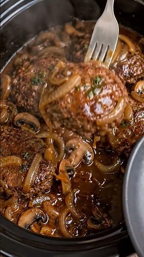 Slow-Cooker Classic Salisbury Steak 🥩🧅.