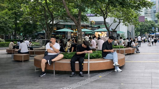A busy rest spot in China shows how people take breaks differently