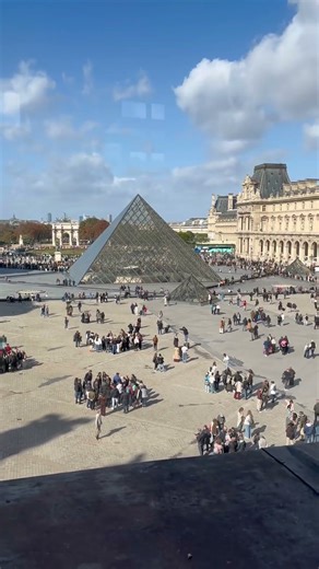 The Louvre Pyramid architecture in Paris 🏛️🇫🇷💎 #Paris #Architecture #Louvre #France