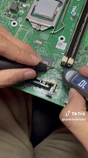 🧠El cerebro es el procesador, pero el PCH es el sistema nervioso de tu PC? Si este chip falla, ¡tu laptop no sabe qué hacer! Hoy te muestro cómo diagnosticamos un PCH en corto y por qué el mantenimiento preventivo es su mejor amigo. 🚦🛠️💻 Visitanos en: Local 📍Puerto Cortés, 6 avenida, 13 y 14 calle, Local 📍B. Centro, 3 ave 6 calle en la Plaza San Marino a media cuadra del parque central. 📲Contáctanos: 𝑾𝒉𝒂𝒕𝒔𝑨pp 🟢: 8960-2060 Teléfono 📞 2605-4971 📝Será un placer atenderte! #TipsTecni