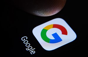 Google allows voice conversation with AI chatbot in live search