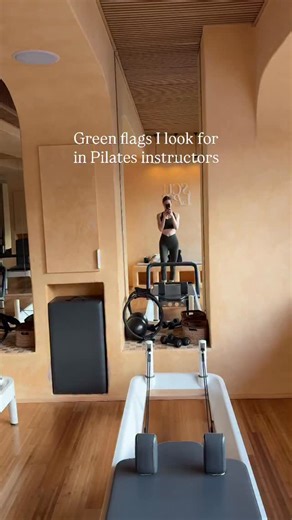 charlie taylor | wellness + pilates on Instagram: "As a Pilates instructor who still takes 2-4 classes a week, here’s what would make me book a class again! ✨ Energy — people should leave ALWAYS the room feeling more alive than when they walked in. ✨ Connection — taking a moment to greet people before/after class helps everyone settle, feel seen, and talk about injuries safely. ✨ Ready to demo - with grip socks on! People learn differently so visual cues matter. ✨ Flow — classes that feel intent