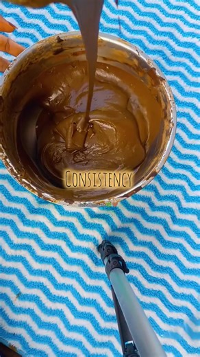 Henna consistency checking🌿 jasi's Henna Art 🌿🤎 #organiccones #hennaart #mehndi #palakkadhennaartist