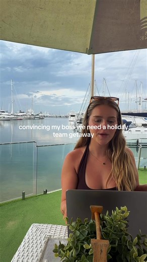 Me: serious business call Also me: casually in Australia pitching a Muse team trip 🇦🇺 #socialmediadirector #marketingtok #creativework #workfromanywhere #womeninbusiness