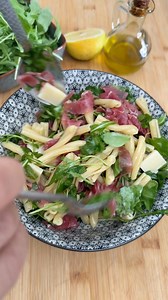 Pasta fredda Bresaola, rucola e Grana 🥰 è pazzesca! DOSI E RICETTA QUI SOTTO 👇👇👇 https://blog.giallozafferano.it/valeriaciccotti/pasta-fredda-bresaola-rucola-e-grana/ | Vale Cucina e Fantasia di Valeria Ciccotti
