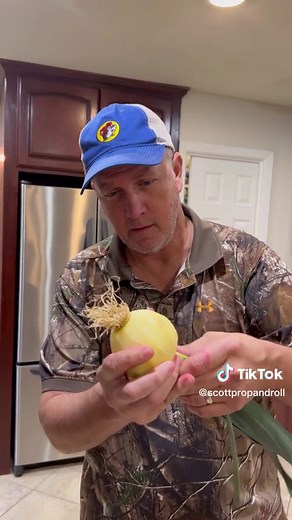 HOLE Onions. “It’s a hot fudge sundae!” #props #theater #filmmaking #foodtiktok #learnontiktok