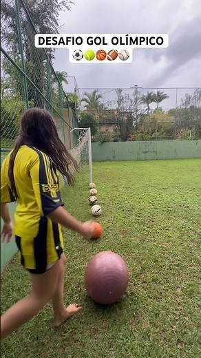 DESAFIO DO GOL OLÍMPICO COM VÁRIAS BOLAS🎾⚽️🏀🏈 deu ruim