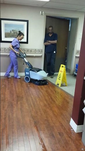 SC351 Auto Scrubber Demo